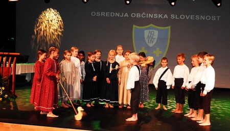 Predstavila se je tudi otroška FS OŠ Davorin Jenko Cerklje